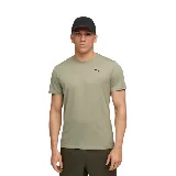 Remera deportiva Puma M TAD ESS Poly Texture color verde oliva, de corte clásico y manga corta, con logo pequeño estampado en el pecho.