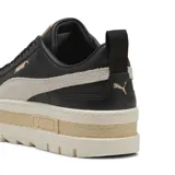 Championes Puma Mayze Lth negros con franja lateral color arena y suela de plataforma color crema.