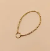 Pulsera de oro amarillo 18k con eslabones tipo malla y aro de cierre.