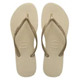 Sandalias Havaianas Slim color verde militar, con suela texturizada y tiras finas con logo en relieve.
