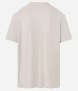 Remera de algodón color crema, de corte recto, con cuello redondo y mangas cortas. Estampa en el pecho con lettering "vento na cara, solto no mundo".