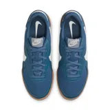 Championes Nike Terra Manta de mujer, color azul con detalles en blanco y suela color caramelo.