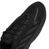 Championes Adidas Ozelia color negro, con diseño robusto y amortiguación Adiprene.
