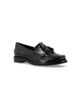 Mocasín de cuero marrón con plastrón doblado y flecos.