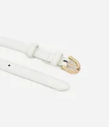 Kit de dos cinturones finos, uno color dorado y otro color blanco, con hebillas redondeadas metálicas color dorado y doble trabilla.