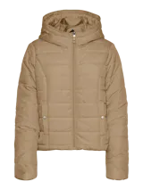 Campera puffer corta color beige con capucha, cierre frontal y bolsillos laterales.