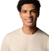Buzo Columbia de hombre, color beige claro, con cuello redondo, puños y dobladillo acanalados. Logo de la marca estampado en blanco en el pecho y en la manga izquierda.