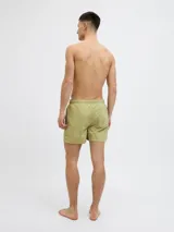 Short de baño color verde oliva con cintura elástica ajustable con cordón. Estampado lateral con el logo de Originals Stu.
