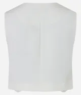 Chaleco negro de crepé con escote en V y abotonadura dorada. Corte slim y sin mangas.