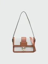 Bolso bandolera Longchamp modelo Box-Trot, tamaño mediano, color blanco con detalles en cuero marrón y herrajes dorados.