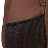 Mochila marrón de poliéster con revestimiento de PU, marca Caterpillar, modelo Tokyo Urban. Cuenta con compartimento trasero acolchado para portátil, correas ajustables de malla, etiqueta tejida, cincha frontal reflectante, asa de agarre, y dos bolsillos laterales de malla.