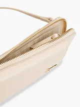 Cartera para móvil Tommy Hilfiger color beige con correa ajustable, cierre de cremallera, bolsillo exterior para el móvil, bolsillo interior con cremallera y múltiples ranuras interiores para tarjetas.