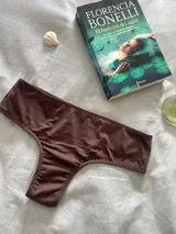 Culotte less tiro alto color marrón.