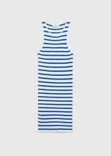 Vestido corto de punto canalé a rayas horizontales blancas y azules, con cuello redondo, tirantes anchos y corte ajustado.