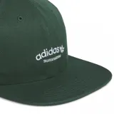 Gorra Adidas Skateboarding color verde oscuro con logo bordado en blanco.