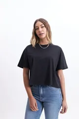 Remera blanca de algodón, corte cropped y fit oversize.