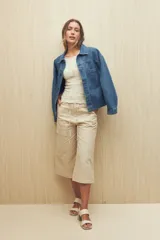 Top color beige tejido con diseño jacquard.