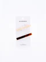 Set de dos pinzas para el pelo con diseño de carey, una color crema y otra color marrón.