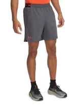 Short deportivo Under Armour Vanish Woven de hombre, color celeste con calza interior negra y logo estampado en la pierna izquierda.