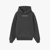 Hoodie gris con capucha, corte oversize y estampado en la espalda de cuatro cerezas rojas con letras en blanco y el logo de la marca.