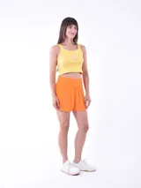 Musculosa corta gris de algodón con logo estampado en el pecho.