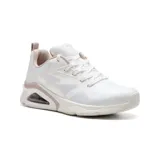 Championes Skechers Street Tres-Air Uno, color blanco con detalles en beige. Capellada de nylon brillante con forro de color llamativo, capas termoselladas, entresuela con airbag Skech-Air visible y plantilla Skechers Air-Cooled Memory Foam.