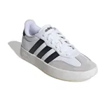 Championes Adidas Barreda blancos con detalles en negro y gris. Presentan las tres tiras clásicas de Adidas en los laterales y suela de goma.