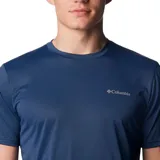 Remera deportiva Columbia Hike Crew color borgoña, de corte clásico y manga corta, con logo estampado en el pecho. Confeccionada en poliéster con tecnología Omni-Wick para absorción de la humedad y control de olores.