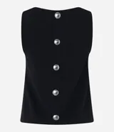 Blusa negra sin mangas confeccionada en crepé con cuello redondo y abotonado delantero.
