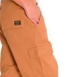 Pantalón de trabajo color marrón claro, corte recto, con bolsillos laterales, traseros y cargo.