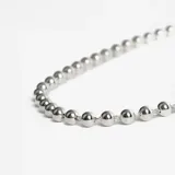 Gargantilla de plata 925 con cadena de perlas esféricas.