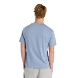 Remera celeste de algodón con logo de New Balance estampado en el pecho.