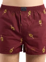 Bóxer de algodón blanco con estampado de flores pequeñas color celeste, con cintura elástica y logo de la marca en el centro.