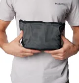 Campera impermeable Columbia Watertight II para hombre, color negro, con capucha ajustable, cierre frontal con cremallera, bolsillos laterales con cremallera, puños ajustables con velcro y dobladillo ajustable con cordón. Logo de Columbia estampado en el pecho. Se guarda en su propio bolsillo.