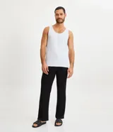 Musculosa de pijama para hombre, color gris claro, confeccionada en algodón texturizado.