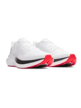 Championes de running Under Armour Charged Rogue 5, color negro con logo de la marca en el lateral.