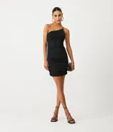 Vestido corto negro de jersey con escote de un solo hombro y tirante fino cruzado. Presenta fruncidos en la espalda.