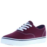 Championes acordonados de lona color bordó con suela blanca y detalles en negro.