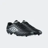 Championes de fútbol Umbro Classico III HG, color negro con detalles en blanco.