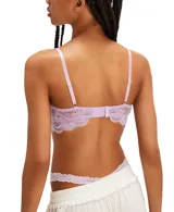 Bralette negro de encaje floral con breteles finos ajustables.