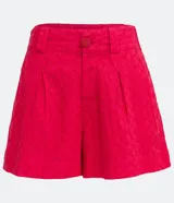 Short sastre ancho, en laise con agujeros texturados, botón texturado, trabillas, bolsillos y pliegues.