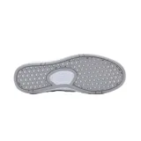 Championes urbanos Vans Lowland, color gris con detalles en blanco.