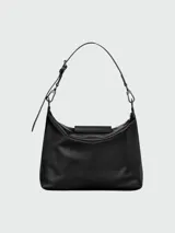 Bolso hobo negro de tamaño mediano con correa ajustable para el hombro.