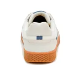 Championes Caterpillar Pause Retro Canvas, color blanco con detalles en azul y suela color caramelo.