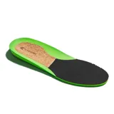 Championes de skate de caña alta, color negro con logo blanco y suela blanca.