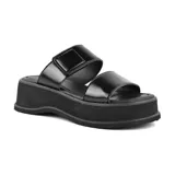Sandalias color beige con plataforma y doble tira con ajuste de velcro.