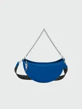 Bandolera Longchamp modelo Crossbody Smile S, color blanco con correa de cadena plateada.