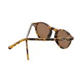 Lentes de sol Indie modelo Amalfi con montura redonda de carey y lentes marrones polarizadas.