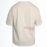 Remera negra de corte oversize con estampa en la espalda en color rojo que dice: "ASCEND THROUGH DISCIPLINE AND CONSISTENCY WHEN ONE IS WATCH".