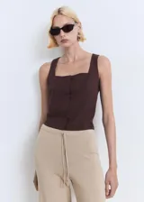 Pantalón largo de punto fino color beige, de corte recto y con cordón ajustable en la cintura.